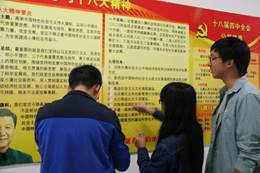 说明:I:\语言文字整改动员大会\16.10.26  啄木鸟\更错小分队\IMG_0069.jpg